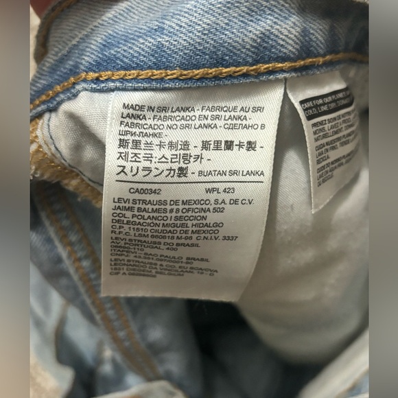 Levi’s denim shorts - Picture 6 of 6